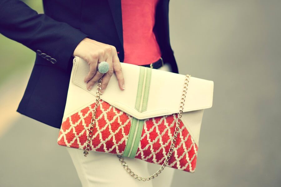 POPINJAY_white env clutch closeup